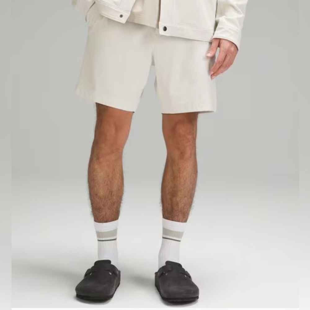 Lululemon Men’s Athletica Cream Flat Front Shorts size 34